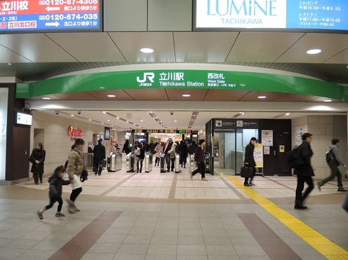 立川駅西改札（改札外からの写真）.jpg